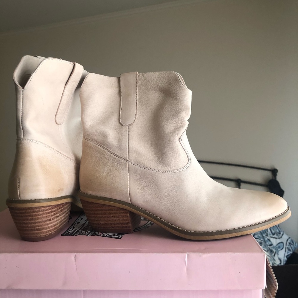 Ankle boots. New. Leather upper. Size 7.5